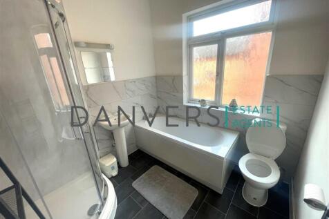 bathroom 1.jpg