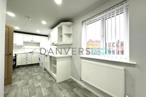 gardens kitchen pic 1.jpg