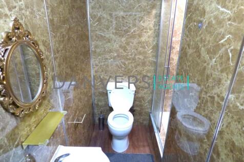 bathroom 2.jpg