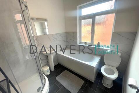 bathroom 1.jpg
