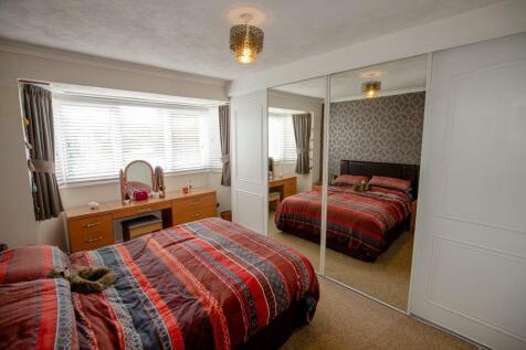 40 Moreton Road - bedroom 1.jpg