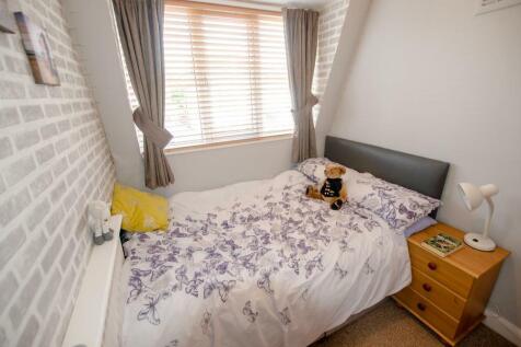 40 Moreton Road - bedroom 3.jpg