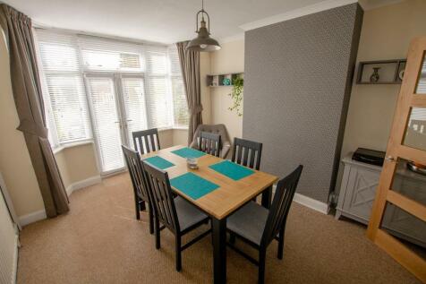 40 Moreton Road - Dining.jpg