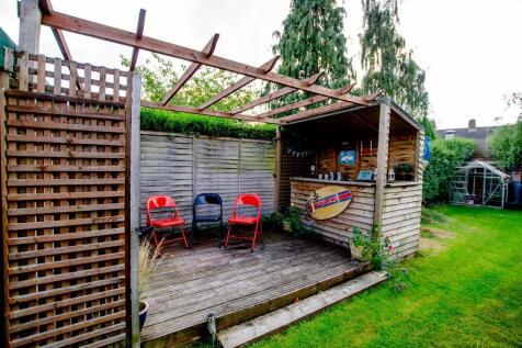 40 Moreton Road - bar.jpg