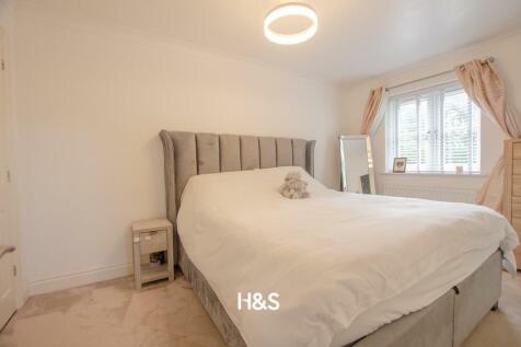 239 Hampton Lane - bed 2.jpg