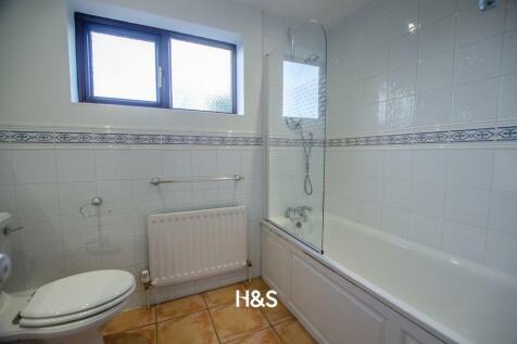 29 millison grove bathroom.jpg