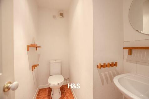 29 millison grove wc.jpg