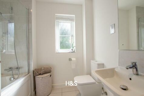 7 Noble Way - Bathroom.jpg