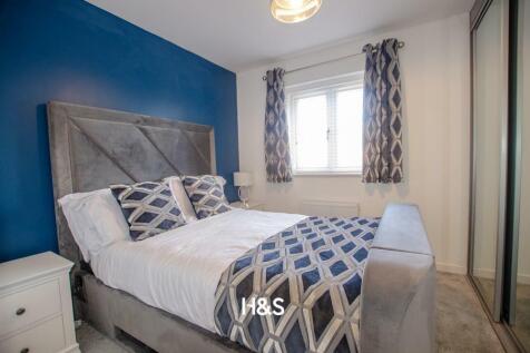 7 Noble Way - Bedroom One.jpg