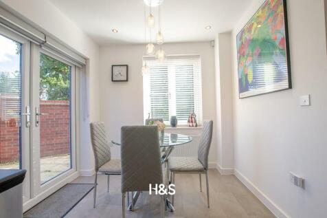 7 Noble Way - dining.jpg