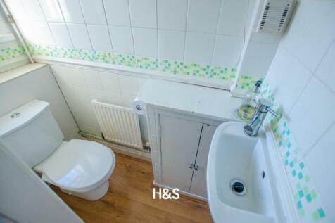 5 stanway road downstairs wc.jpg