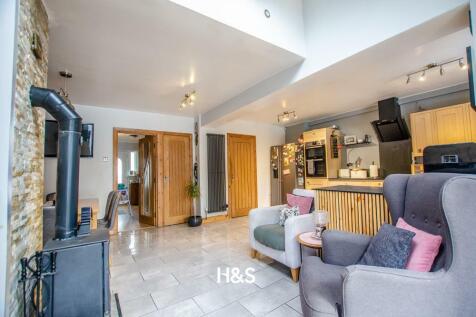 50chamberlainroad open plan kitchen..jpg