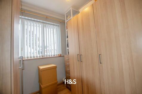 50chamberlainroad bedroom 5.jpg