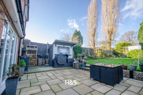50 chamberlain rear garden..jpg