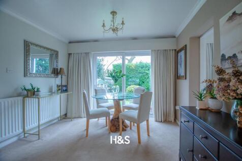 18 palmers close dining room.jpg