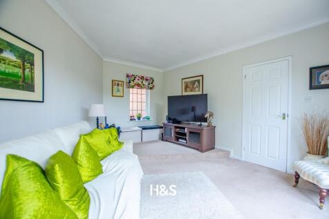 18 palmers close family room..jpg