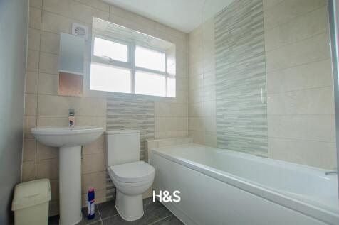 9 cryersoak close - bathroom.jpg