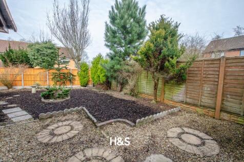 9 cryersoak close - rear garden..jpg