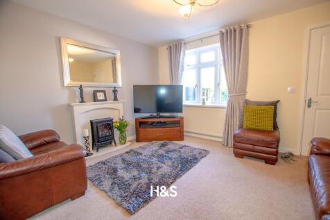 10 kineton croft - lounge..jpg