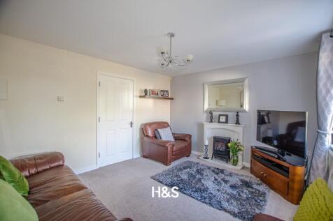 10 kineton croft - lounge.jpg