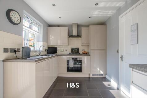 10 kineton croft - kitchen.jpg