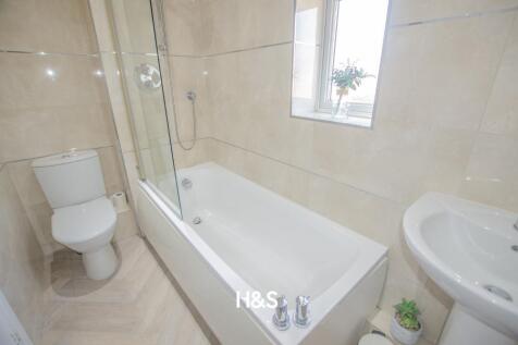 10 kineton croft - bathroom..jpg