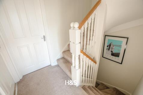 10 kineton croft - landing.jpg