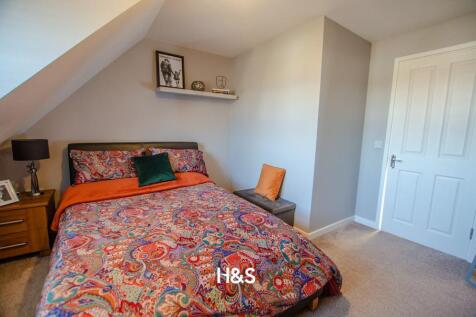 10 kineton croft - master bedroom....jpg