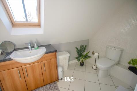 10 kineton croft - en suite.jpg