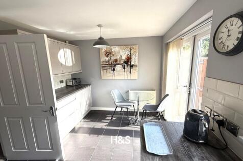 10 kineton croft - kitchen 2.jpg