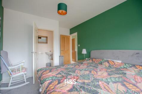 99 Coverdale - bed1 2.jpg
