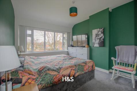 99 Coverdale - bed1.jpg