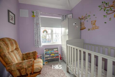 99 Coverdale - bed3.jpg