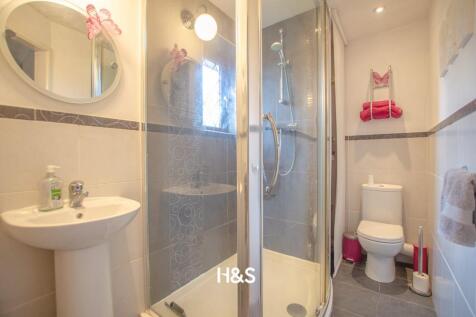 21 cryersoak - en suite.jpg