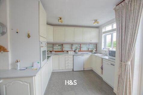 3 northbrook - kitchen..jpg