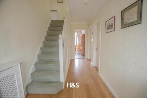 3 northbrook - hallway.jpg
