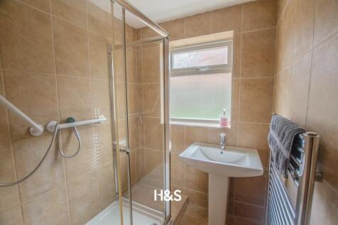 118 dawberry fields road - shower room.jpg