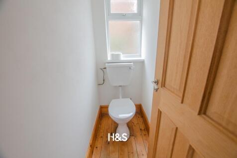 118 dawberry fields road - wc.jpg