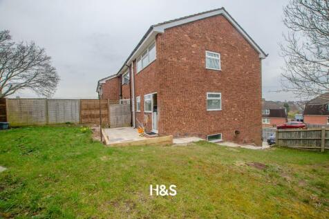 118 dawberry fields road - rear garden.jpg