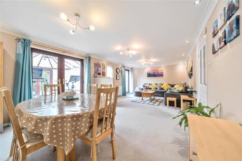 Living Room/Dining