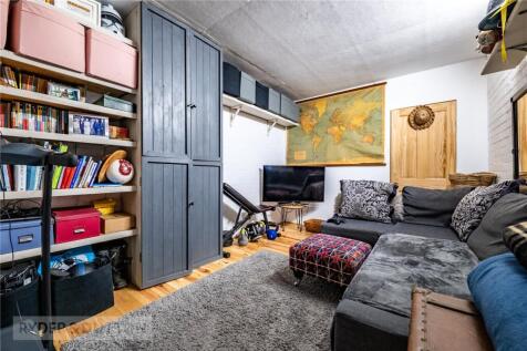 Garage/Hobby Room