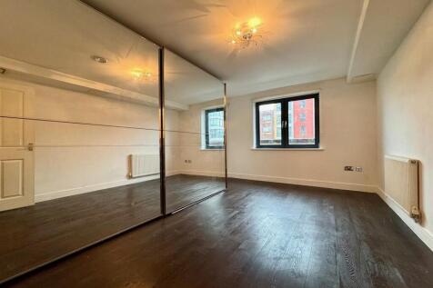 Bedroom 1.jpg