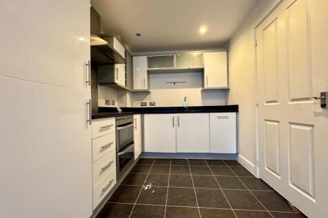 Kitchen 2.jpg