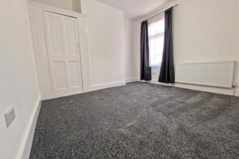 Bedroom 1.jpg