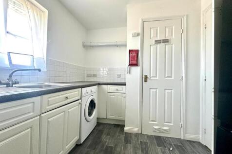 Kitchen 2.jpeg