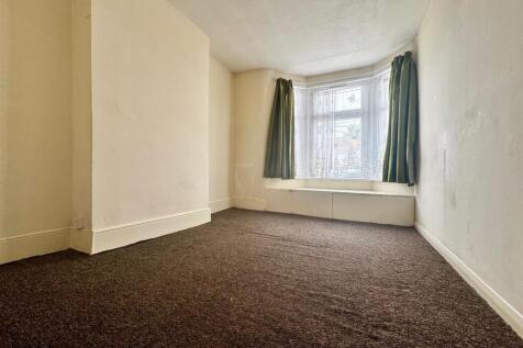 Bedroom 1.jpg