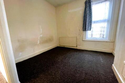 Bedroom 3 (1).jpg