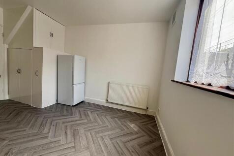 Lounge / Dining Area