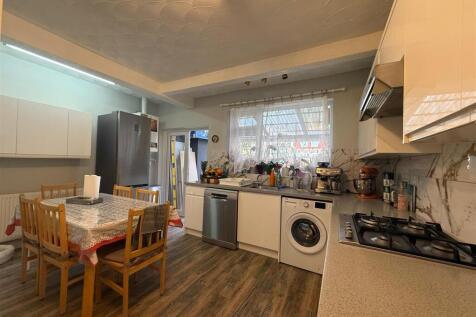 Kitchen &amp; Dining Room