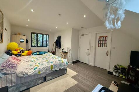 Bedroom 8 (Loft)